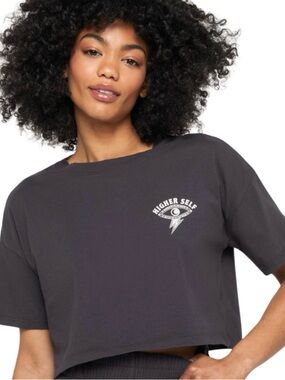 Spiritual Gangster ELEVATED EYE KAYLEE
CROP VINTAGE BLACK T
